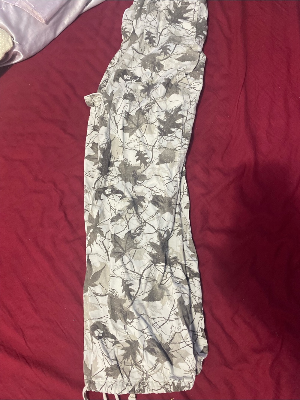 refuge Leaf-Print Drawstring Pants in White and gray , rarly worn